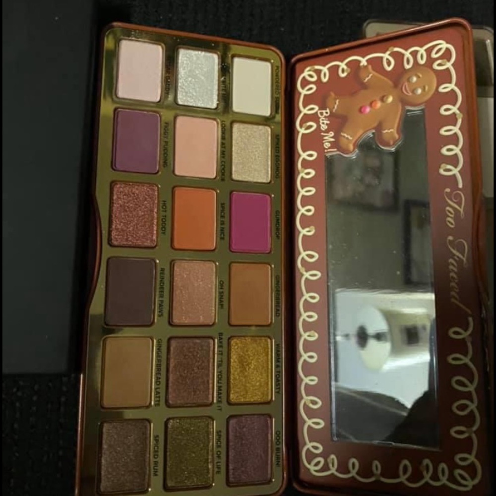 Too Faced chocolate bar ;gingerbread spice palette